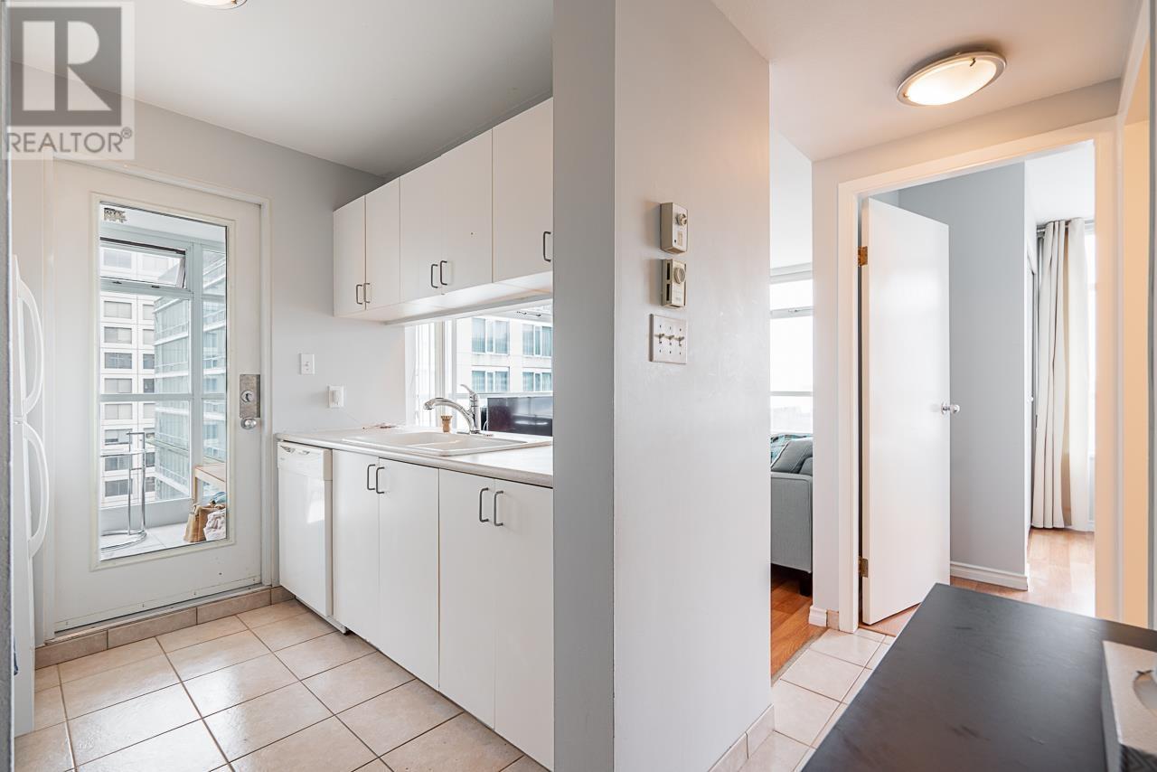 1907 438 Seymour Street, Vancouver, British Columbia  V6B 6H4 - Photo 3 - R3013691