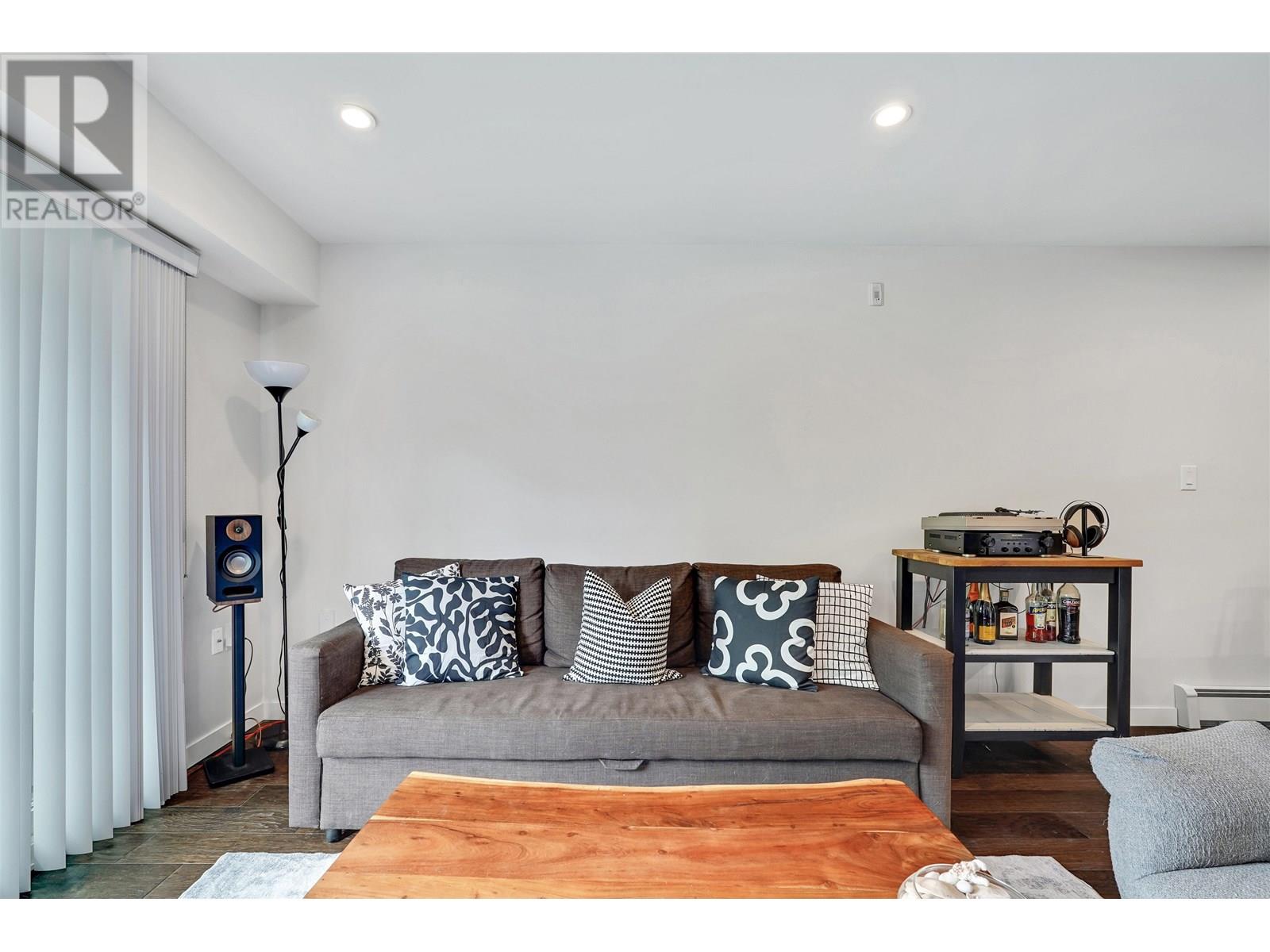 302 357 E 2nd Street, North Vancouver, British Columbia  V7L 1C6 - Photo 10 - R3013705