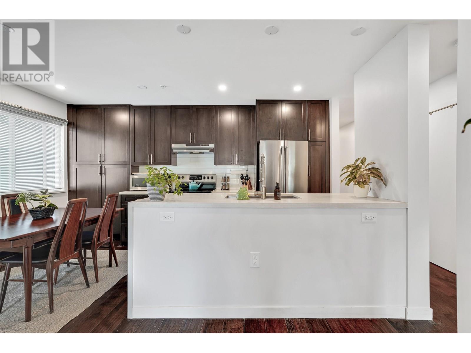 302 357 E 2nd Street, North Vancouver, British Columbia  V7L 1C6 - Photo 2 - R3013705