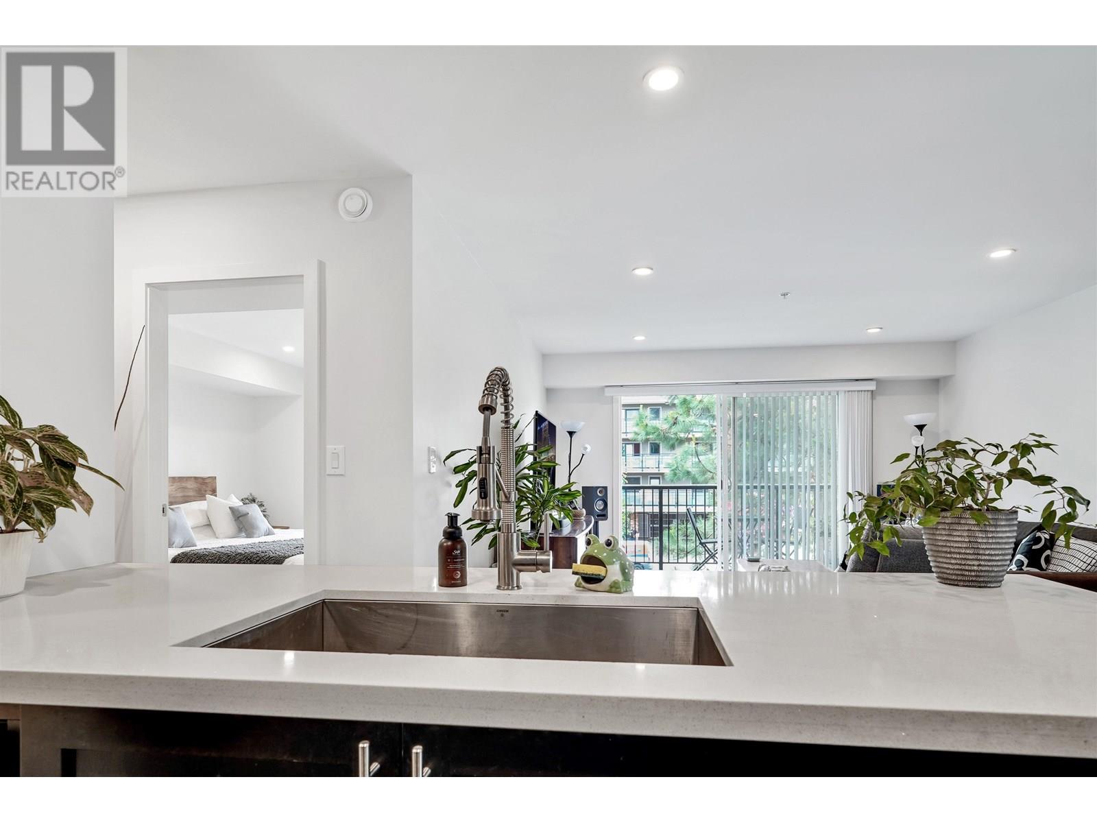 302 357 E 2nd Street, North Vancouver, British Columbia  V7L 1C6 - Photo 4 - R3013705