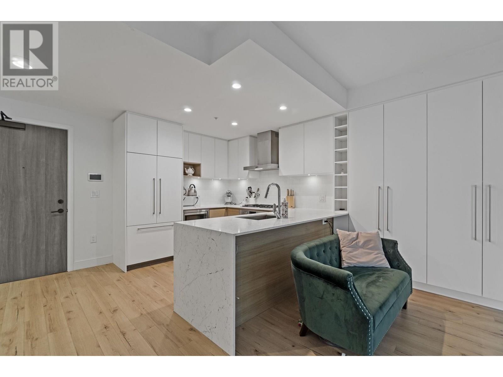 221 3131 MURRAY STREET, Port Moody, British Columbia
