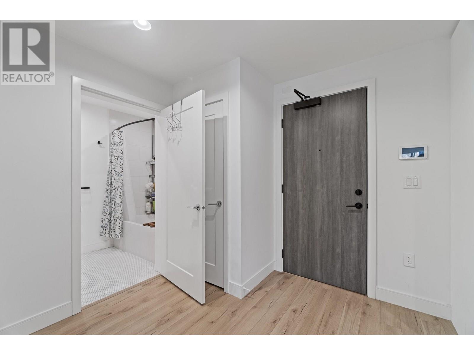 221 3131 Murray Street, Port Moody, British Columbia  V3H 0L9 - Photo 3 - R3013719