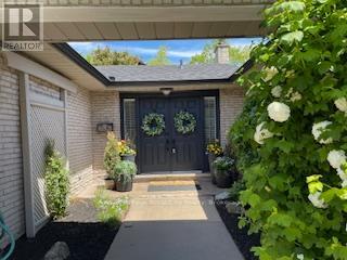1873 Four Seasons Drive, Burlington, Ontario  L7P 3B1 - Photo 3 - W12210678