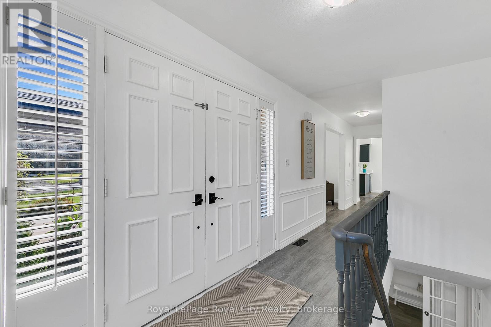 1873 Four Seasons Drive, Burlington, Ontario  L7P 3B1 - Photo 4 - W12210678