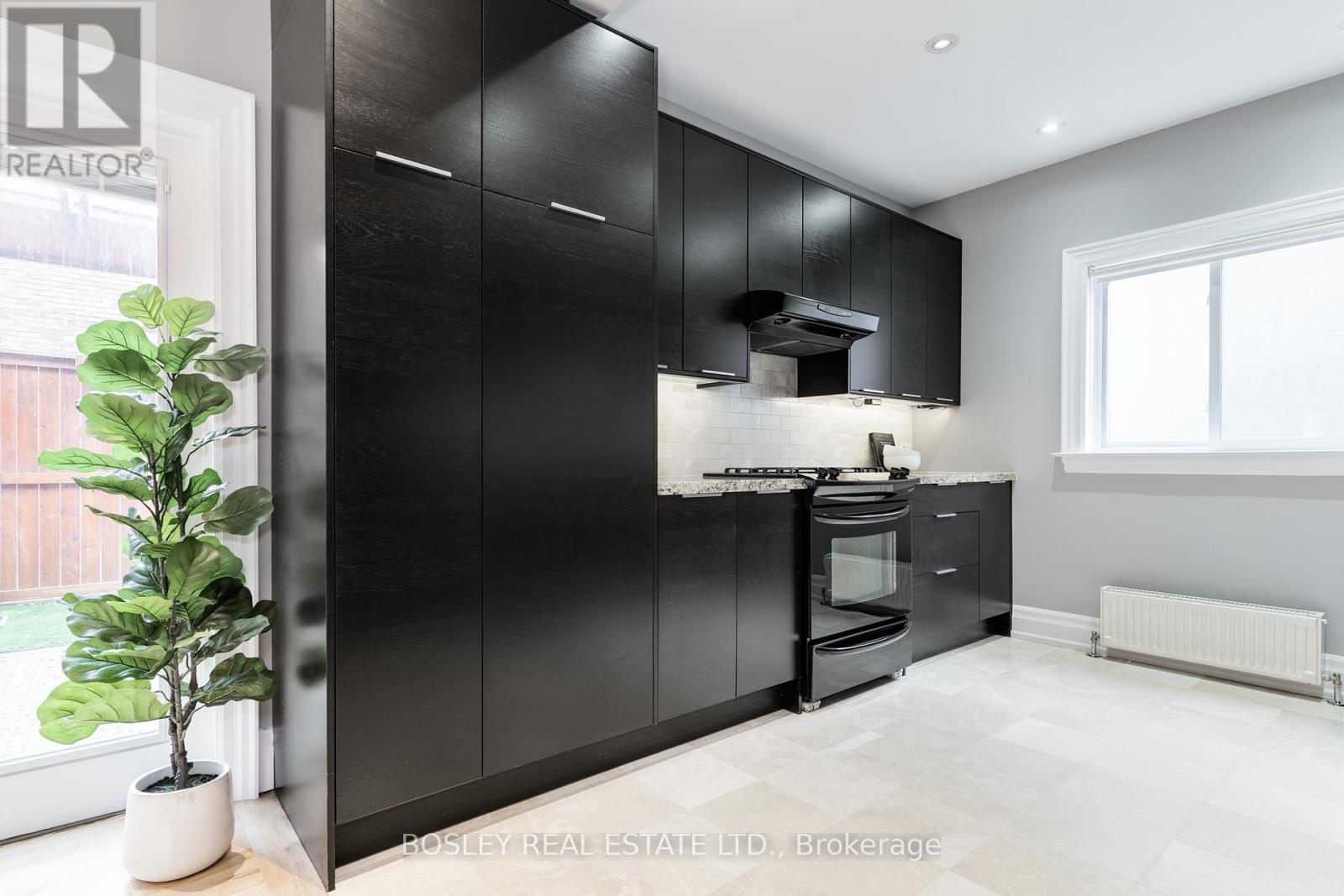42 Logan Avenue, Toronto, Ontario  M4M 2M8 - Photo 10 - E12210591