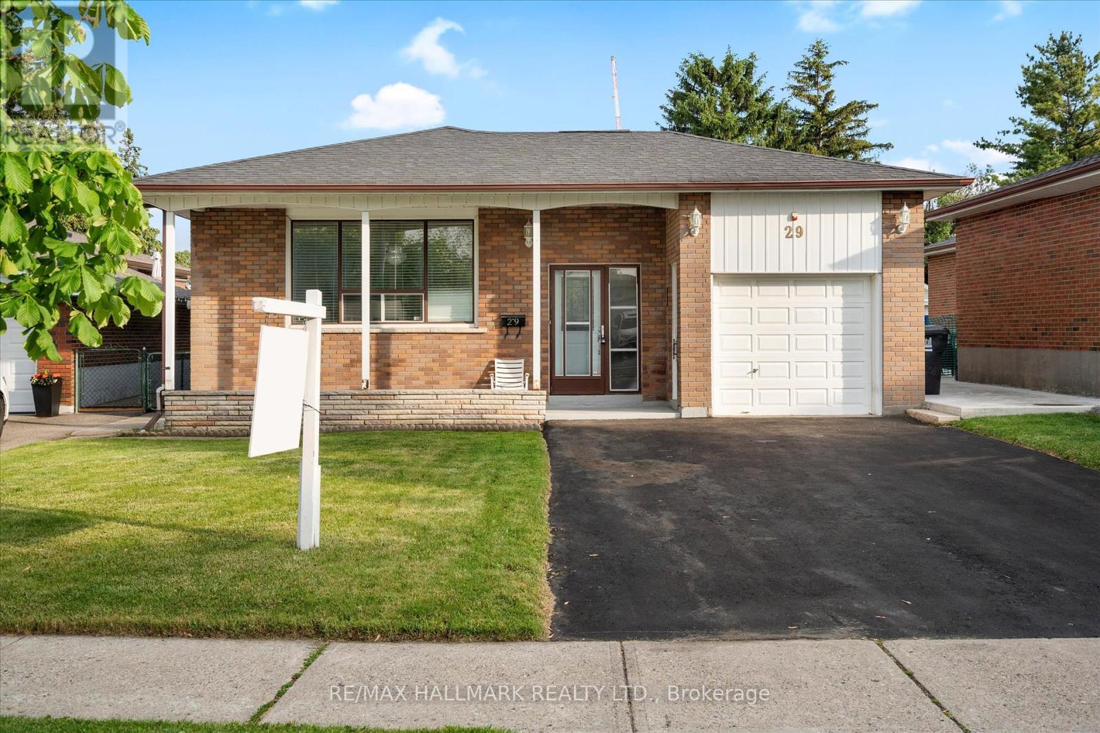 29 CHIPPER CRESCENT, Toronto, Ontario