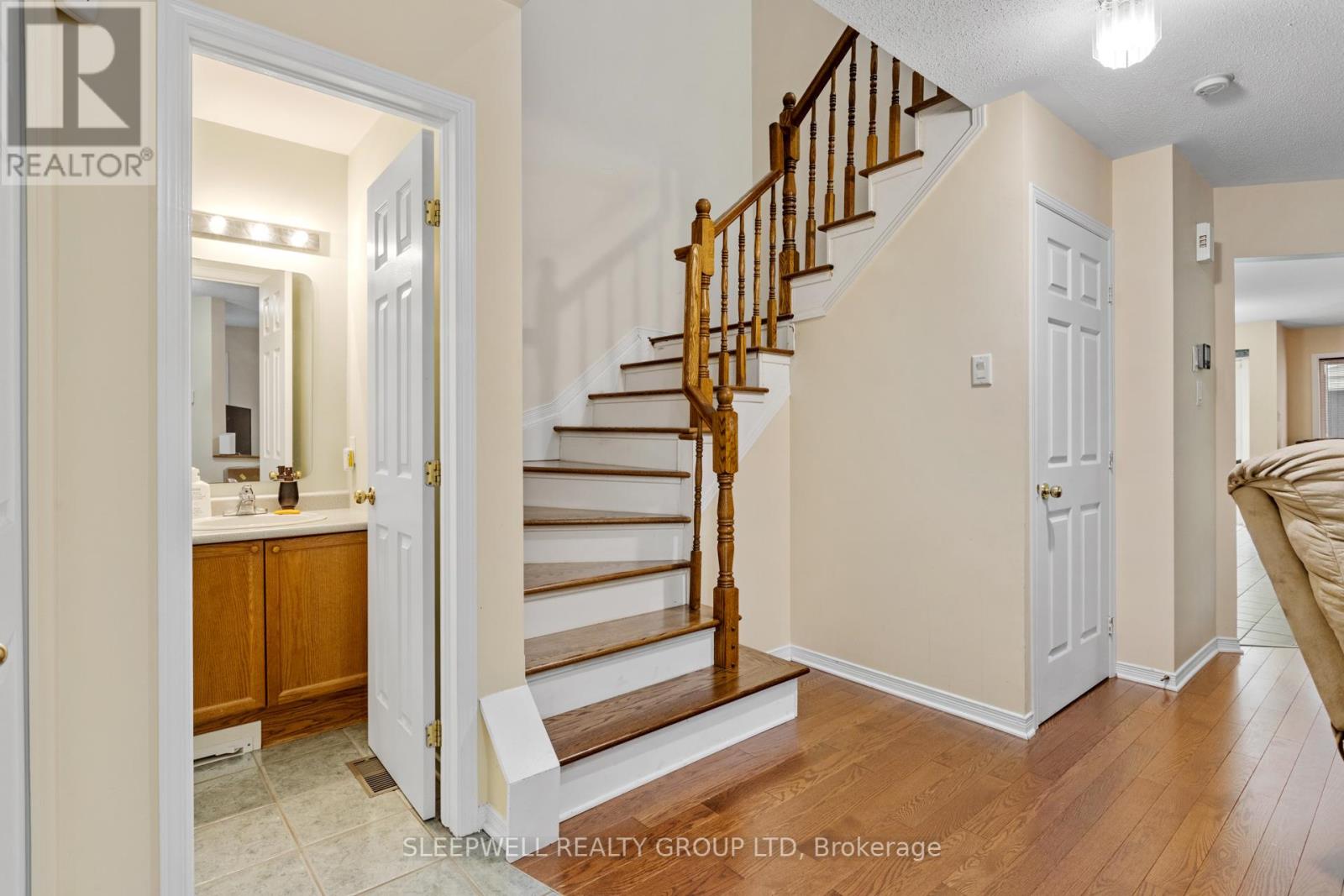 12 Cedar Park Street, Ottawa, Ontario  K2C 4B3 - Photo 3 - X12128380