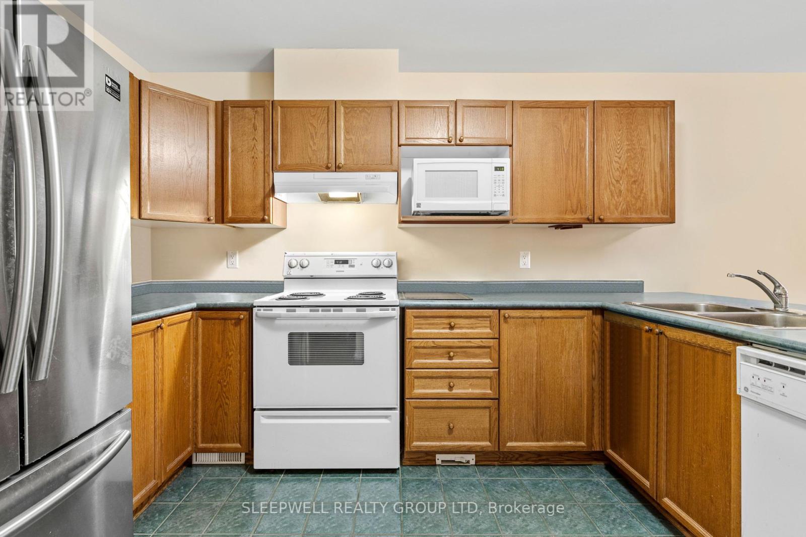 12 Cedar Park Street, Ottawa, Ontario  K2C 4B3 - Photo 7 - X12128380