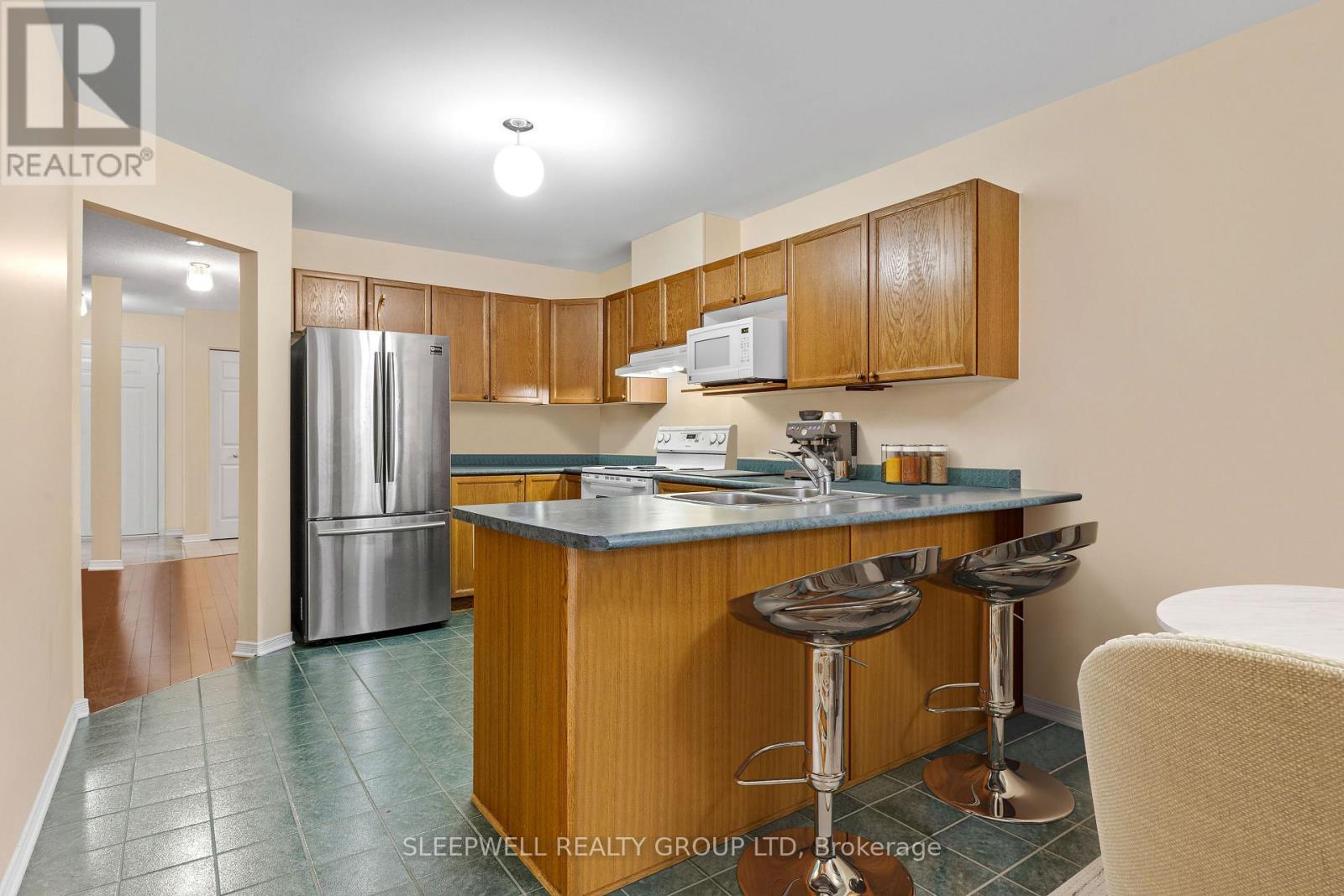 12 Cedar Park Street, Ottawa, Ontario  K2C 4B3 - Photo 8 - X12128380