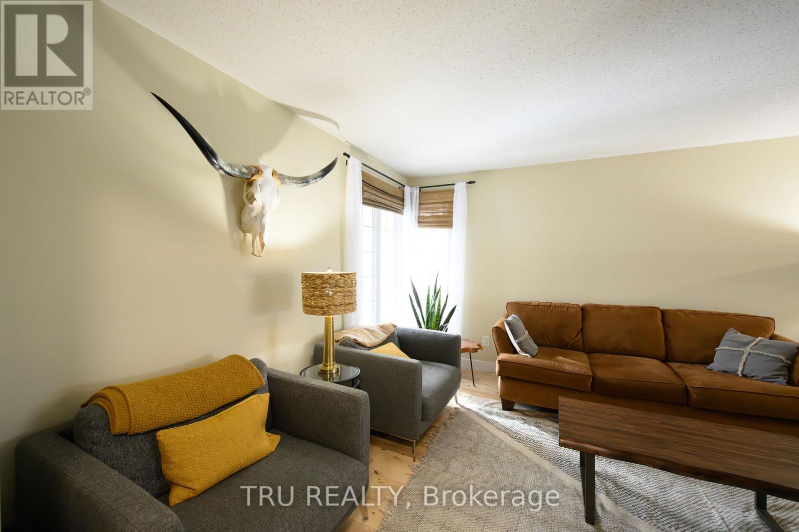 49 Florizel Avenue, Ottawa, Ontario  K2H 9R1 - Photo 4 - X12183350