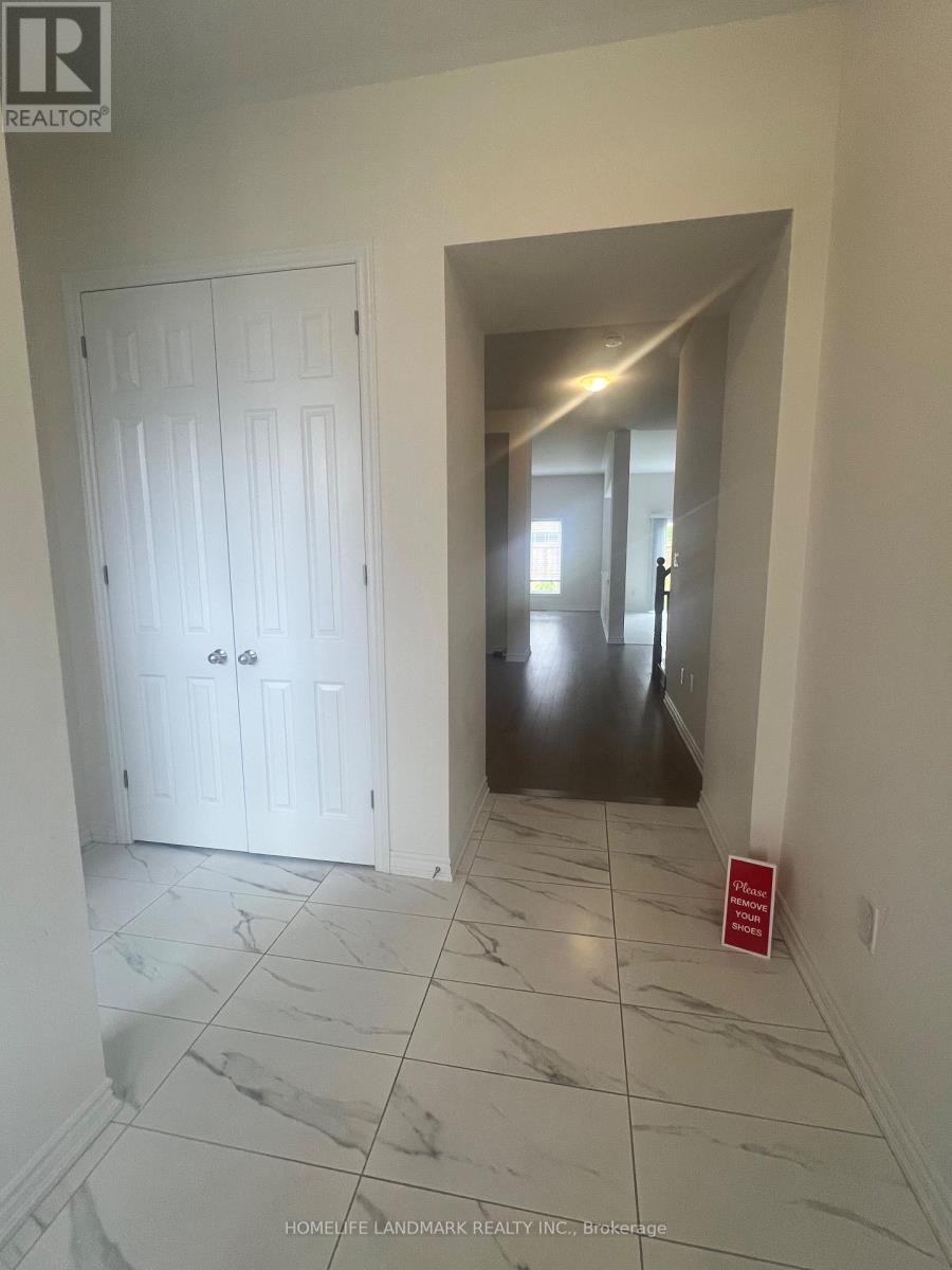 Property at 16 KENNETH ROSS CRESCENT image 4