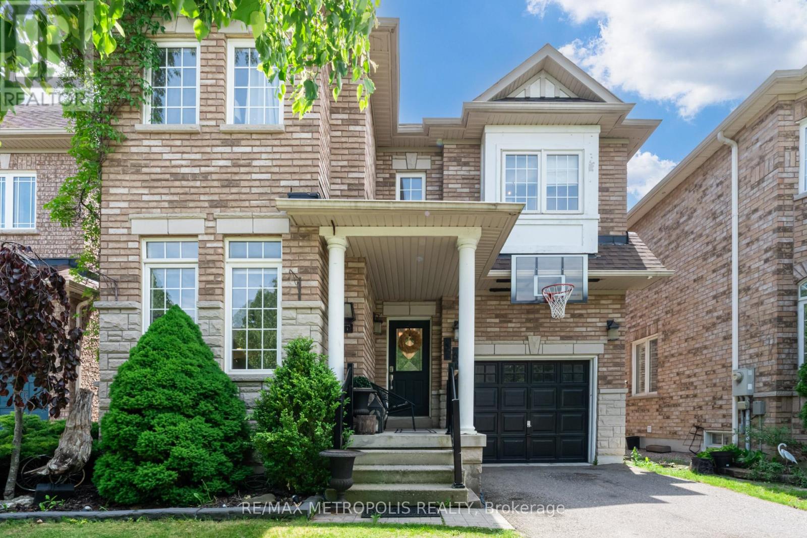 19 Miramar Drive, Markham (Greensborough), Ontario  L6E 1Z6 - Photo 2 - N12210577
