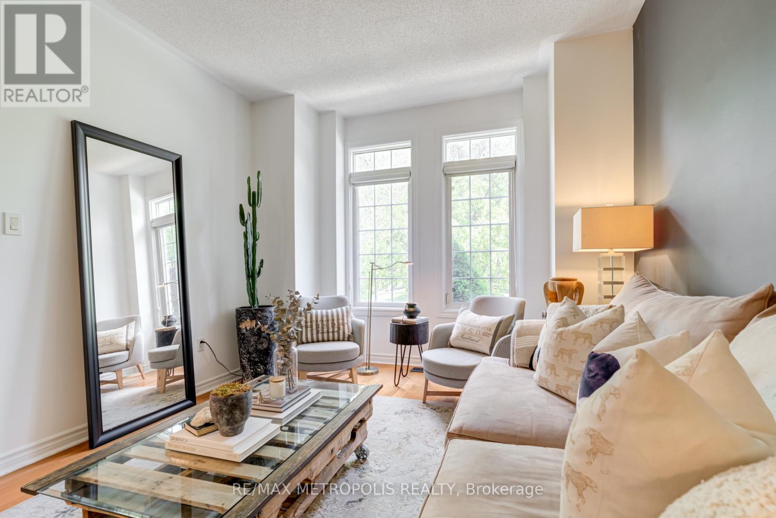 19 Miramar Drive, Markham (Greensborough), Ontario  L6E 1Z6 - Photo 7 - N12210577