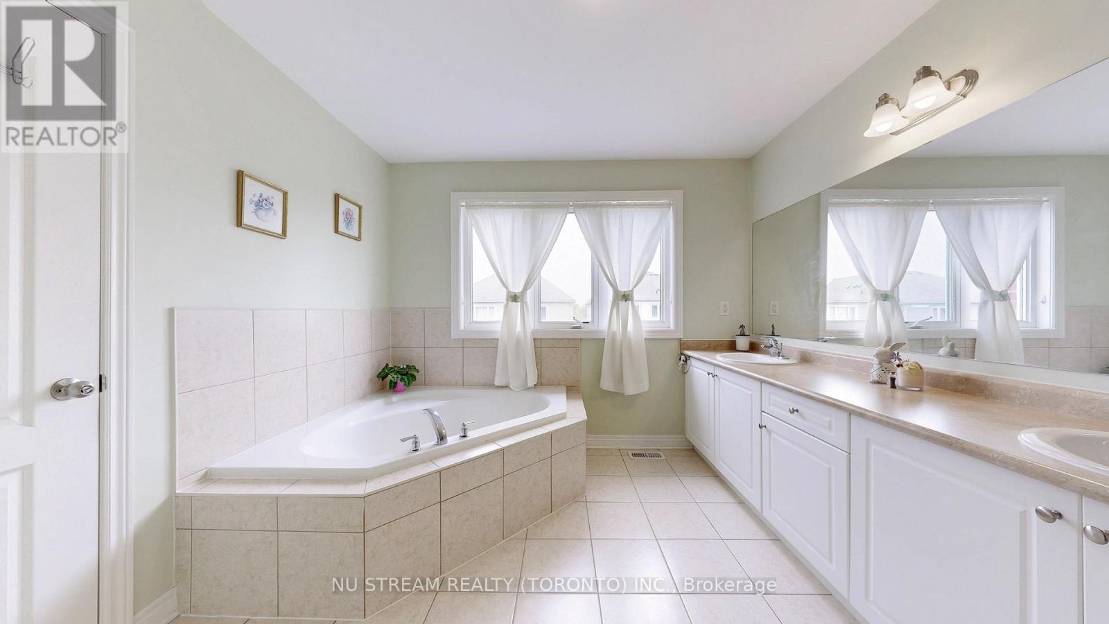 173 Downy Emerald Drive, Bradford West Gwillimbury (Bradford), Ontario  L3Z 0E6 - Photo 20 - N12210587