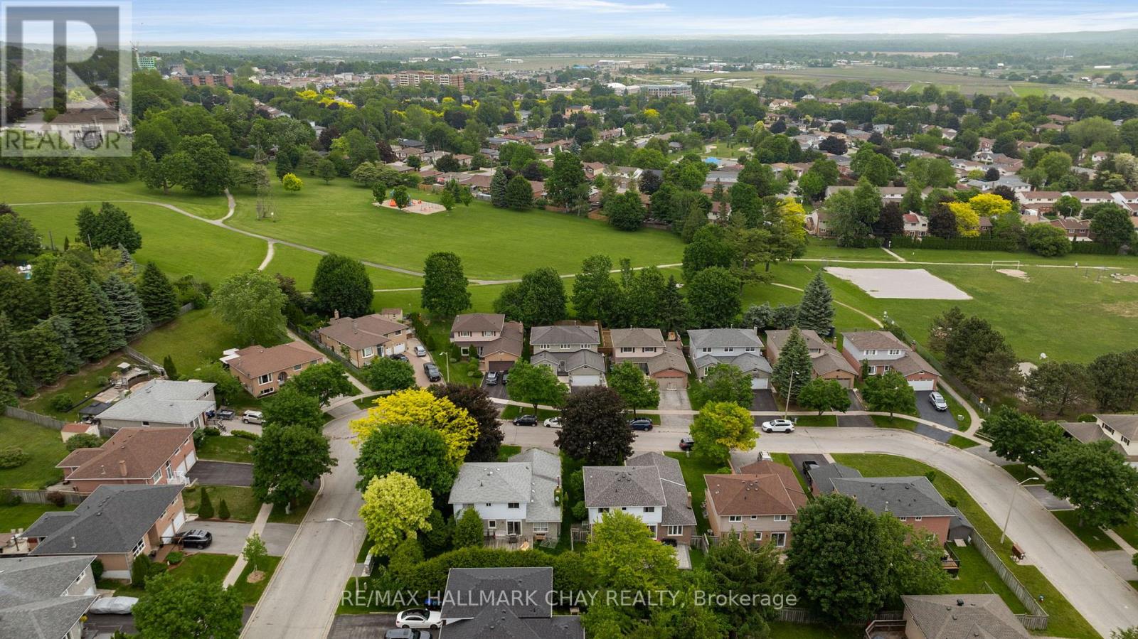 65 Imperial Crescent, Bradford West Gwillimbury (Bradford), Ontario  L3Z 2N8 - Photo 2 - N12210592