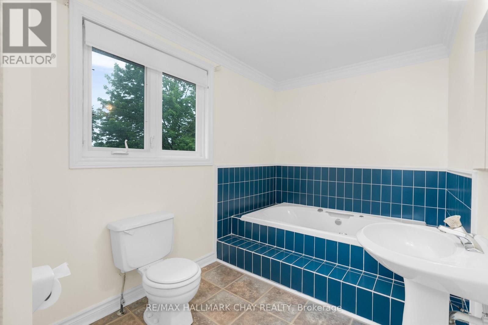 65 Imperial Crescent, Bradford West Gwillimbury (Bradford), Ontario  L3Z 2N8 - Photo 24 - N12210592