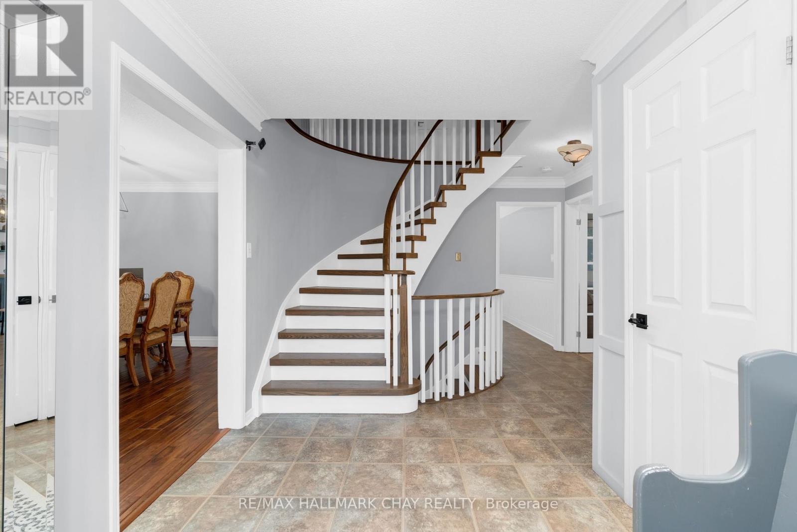65 Imperial Crescent, Bradford West Gwillimbury (Bradford), Ontario  L3Z 2N8 - Photo 6 - N12210592