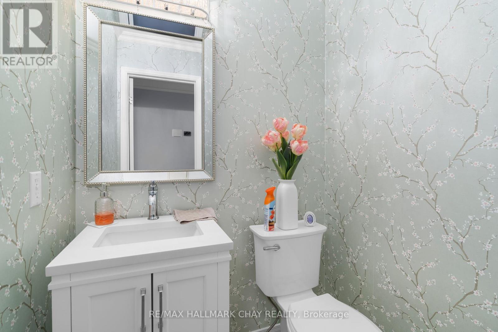 65 Imperial Crescent, Bradford West Gwillimbury (Bradford), Ontario  L3Z 2N8 - Photo 8 - N12210592
