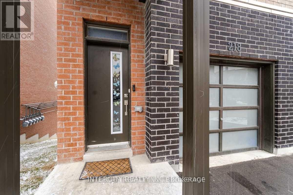 218 Dalhousie Street, Vaughan, Ontario  L4L 0L7 - Photo 2 - N12210650
