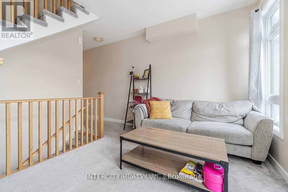 218 Dalhousie Street, Vaughan, Ontario  L4L 0L7 - Photo 4 - N12210650
