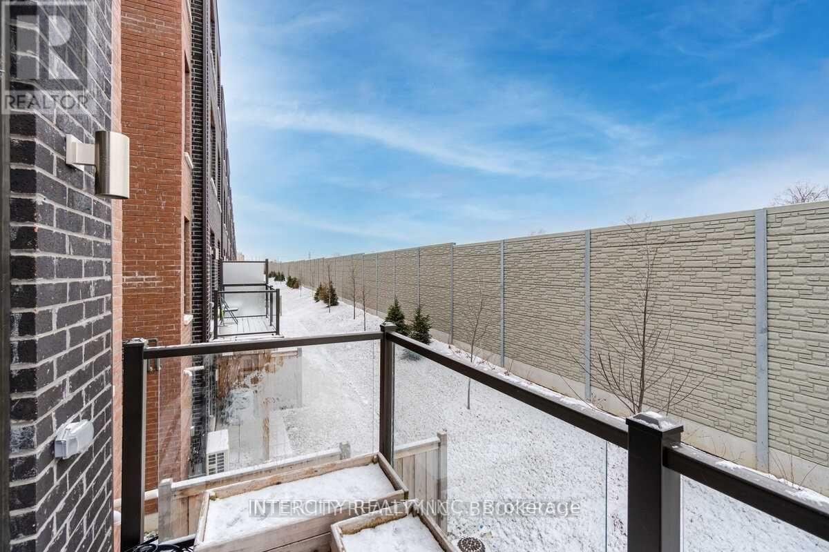 218 Dalhousie Street, Vaughan, Ontario  L4L 0L7 - Photo 5 - N12210650