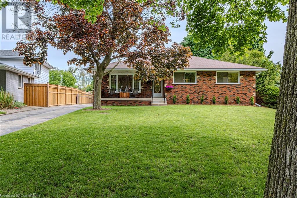 8 ROBROY Court, Brantford, Ontario