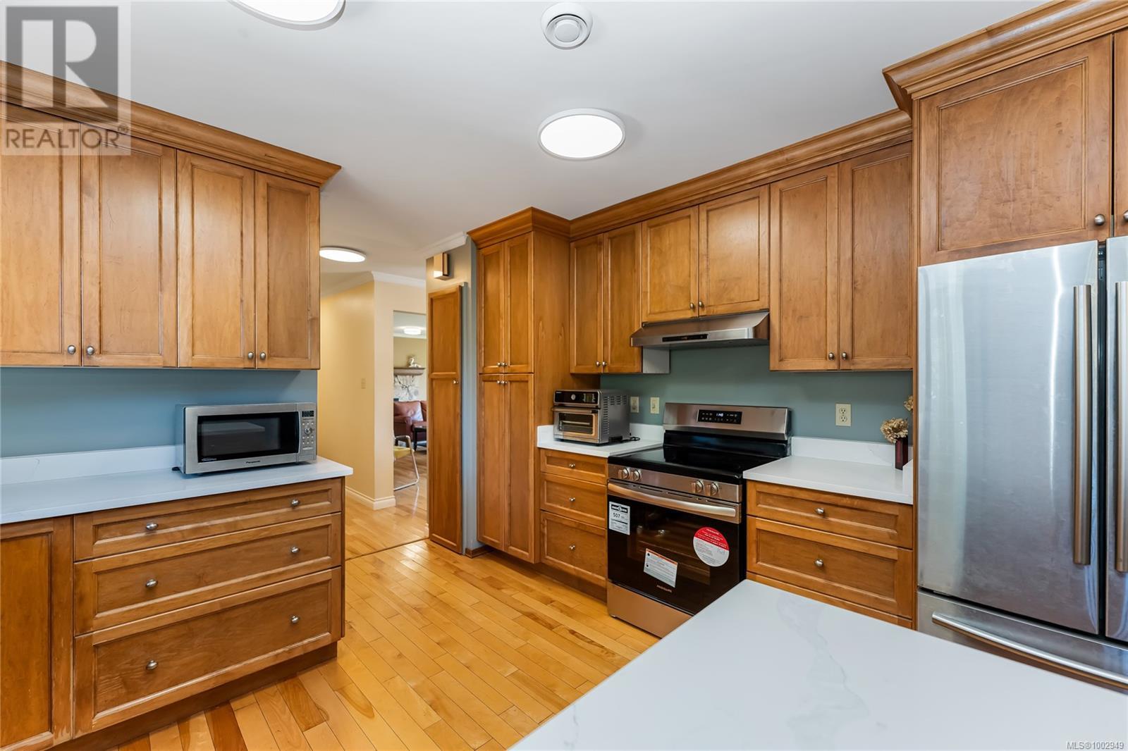 1808 Valencia Pl, Saanich, British Columbia  V8N 5W1 - Photo 2 - 1002949