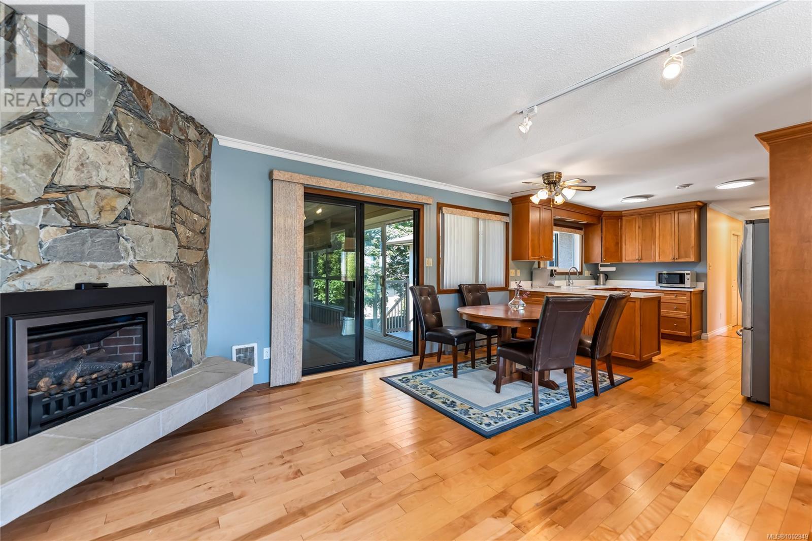 1808 Valencia Pl, Saanich, British Columbia  V8N 5W1 - Photo 6 - 1002949