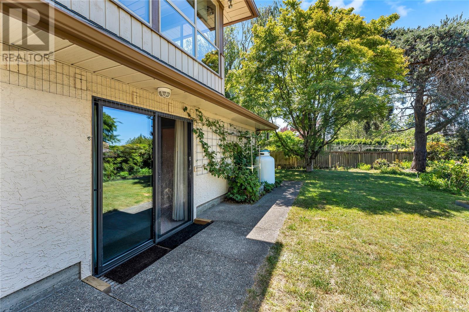 1808 Valencia Pl, Saanich, British Columbia  V8N 5W1 - Photo 48 - 1002949
