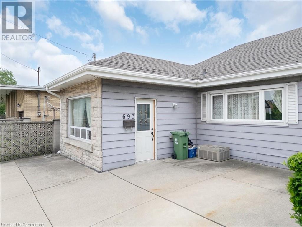 693 Upper James Street, Hamilton, Ontario  L9C 2Z7 - Photo 4 - 40739617