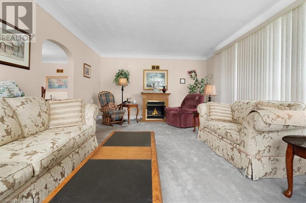 693 Upper James Street, Hamilton, Ontario  L9C 2Z7 - Photo 8 - 40739617