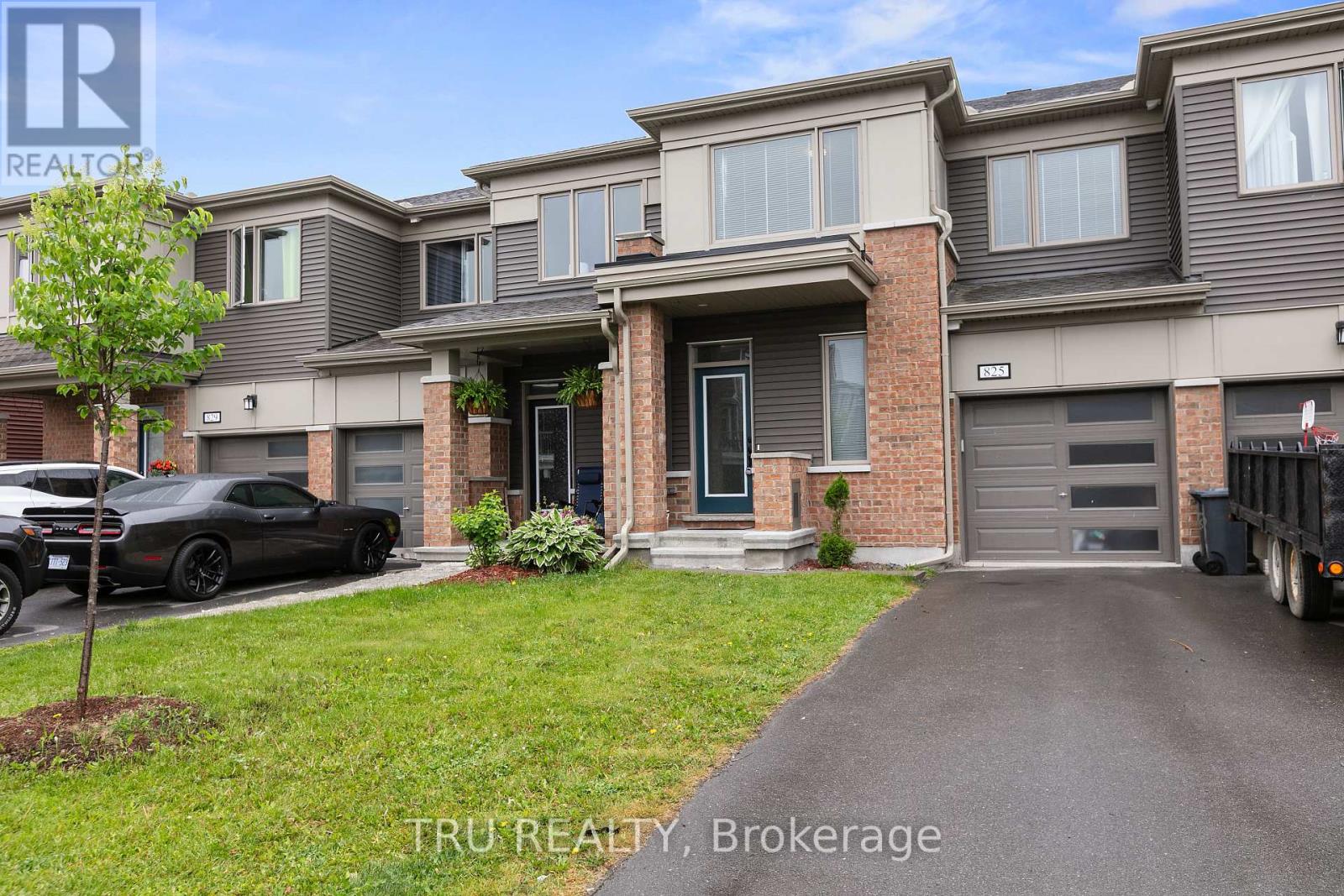 825 BRITTANIC ROAD, Ottawa, Ontario