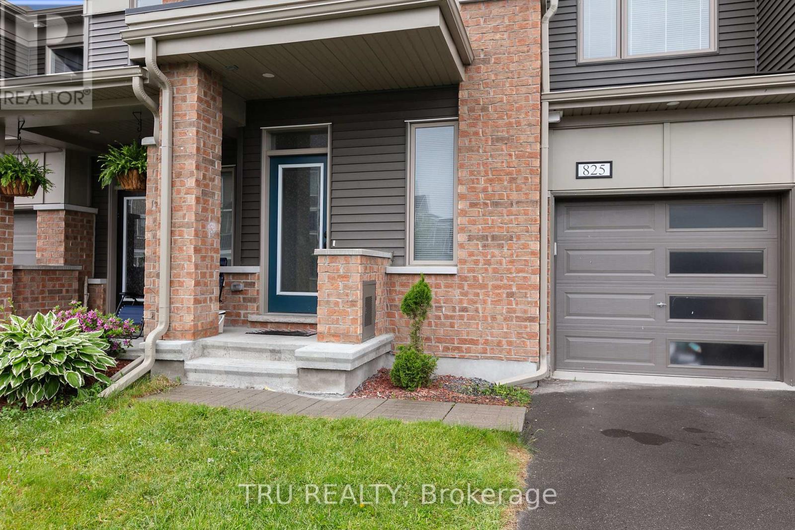 825 Brittanic Road, Ottawa, Ontario  K2V 0R6 - Photo 2 - X12210684