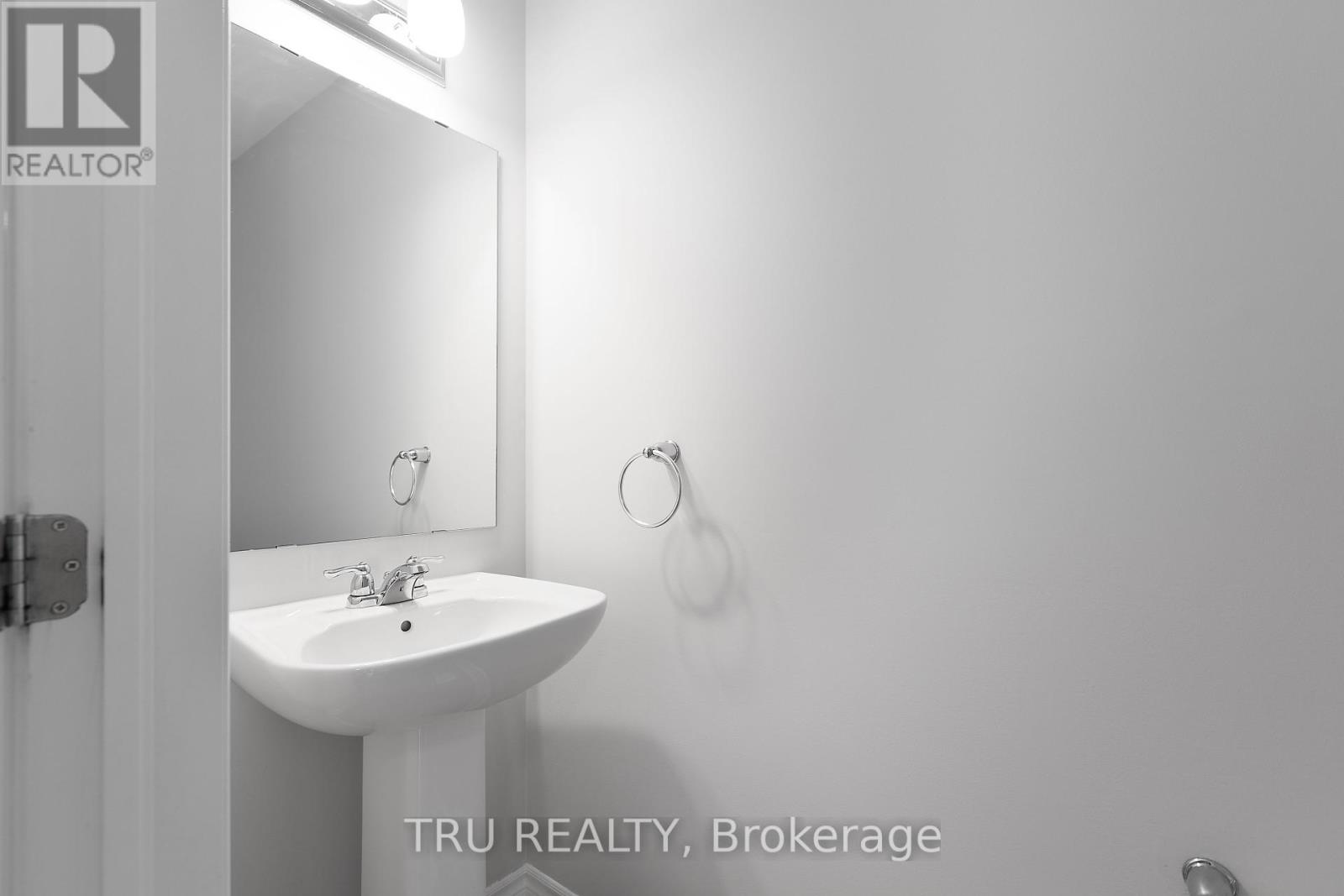 825 Brittanic Road, Ottawa, Ontario  K2V 0R6 - Photo 6 - X12210684