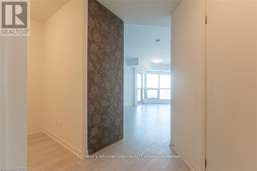 601 - 405 Dundas Street, Oakville, Ontario  L6M 4P9 - Photo 3 - W12210545