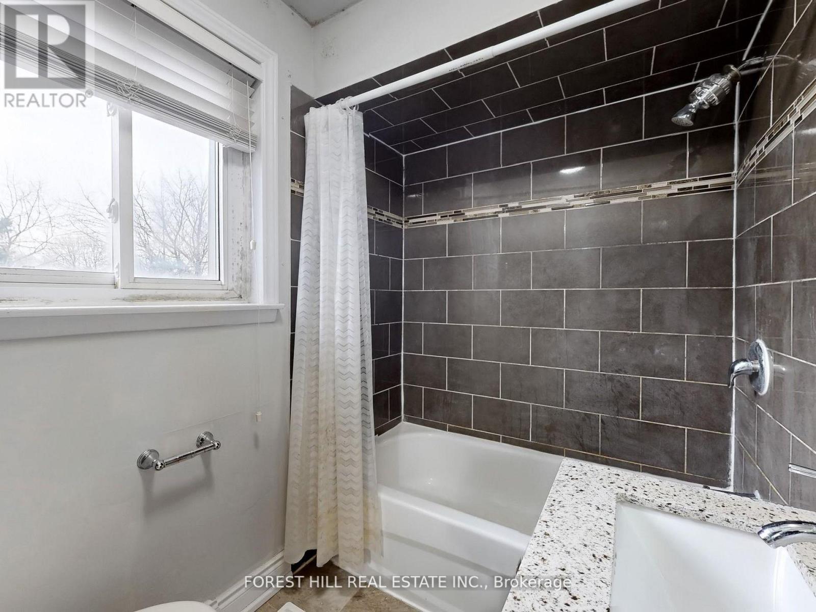 44 Herkley Drive N, Brampton, Ontario  L6V 2E8 - Photo 18 - W12210547