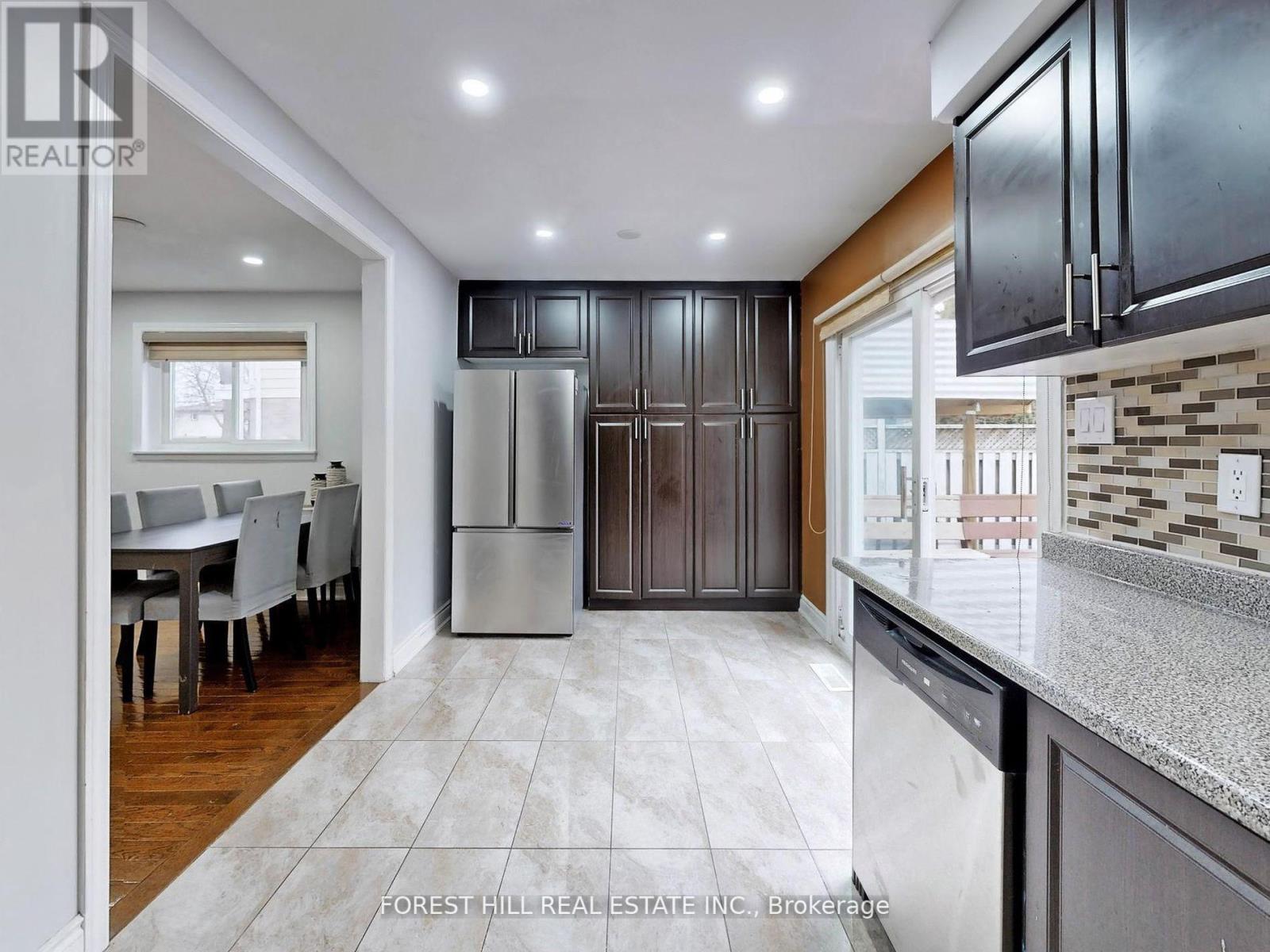 44 Herkley Drive N, Brampton, Ontario  L6V 2E8 - Photo 2 - W12210547