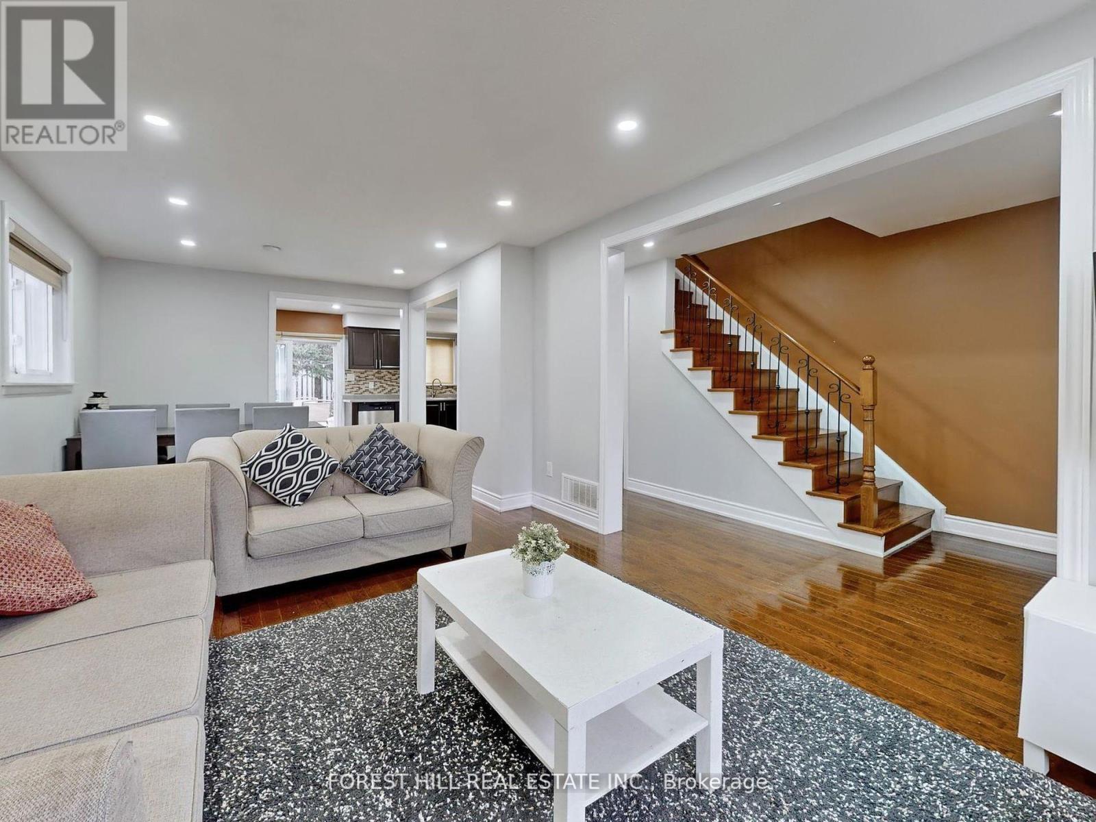 44 Herkley Drive N, Brampton, Ontario  L6V 2E8 - Photo 3 - W12210547