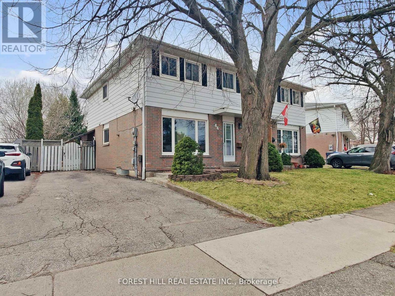 44 Herkley Drive N, Brampton, Ontario  L6V 2E8 - Photo 4 - W12210547