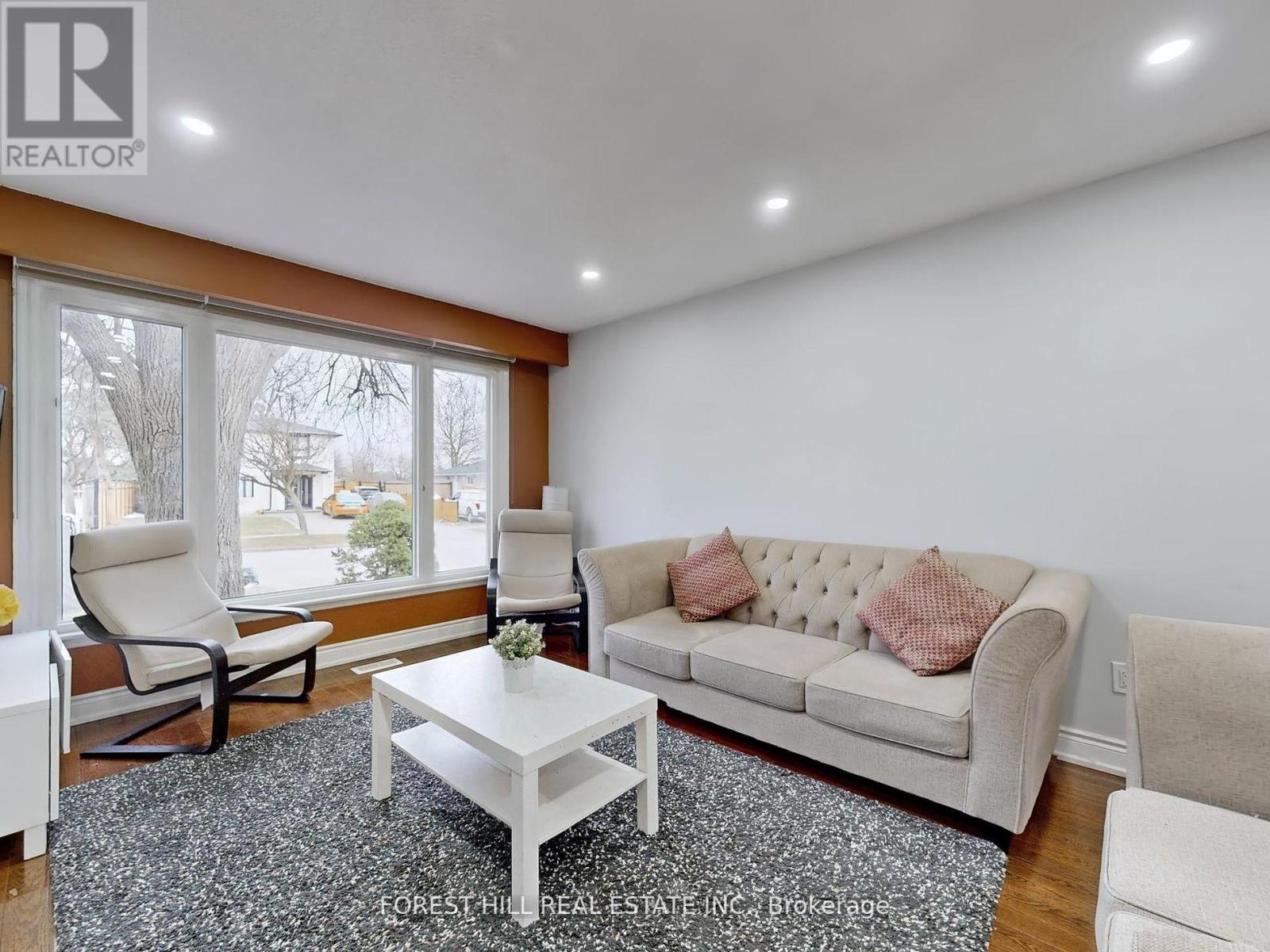 44 Herkley Drive N, Brampton, Ontario  L6V 2E8 - Photo 6 - W12210547
