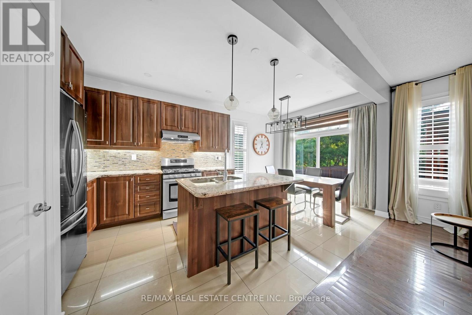 36 Bonnie Braes Drive, Brampton, Ontario  L6Y 0G8 - Photo 11 - W12210552
