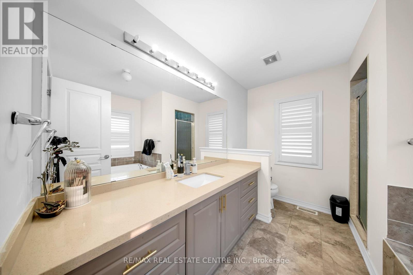 36 Bonnie Braes Drive, Brampton, Ontario  L6Y 0G8 - Photo 18 - W12210552