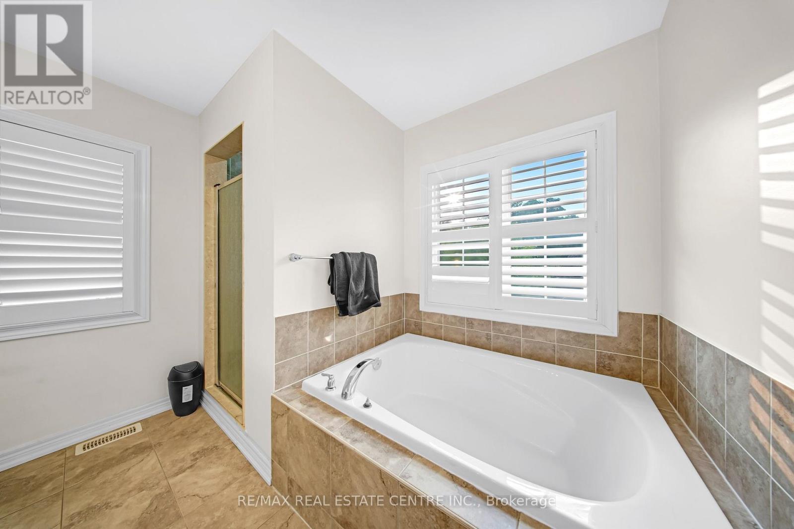 36 Bonnie Braes Drive, Brampton, Ontario  L6Y 0G8 - Photo 19 - W12210552