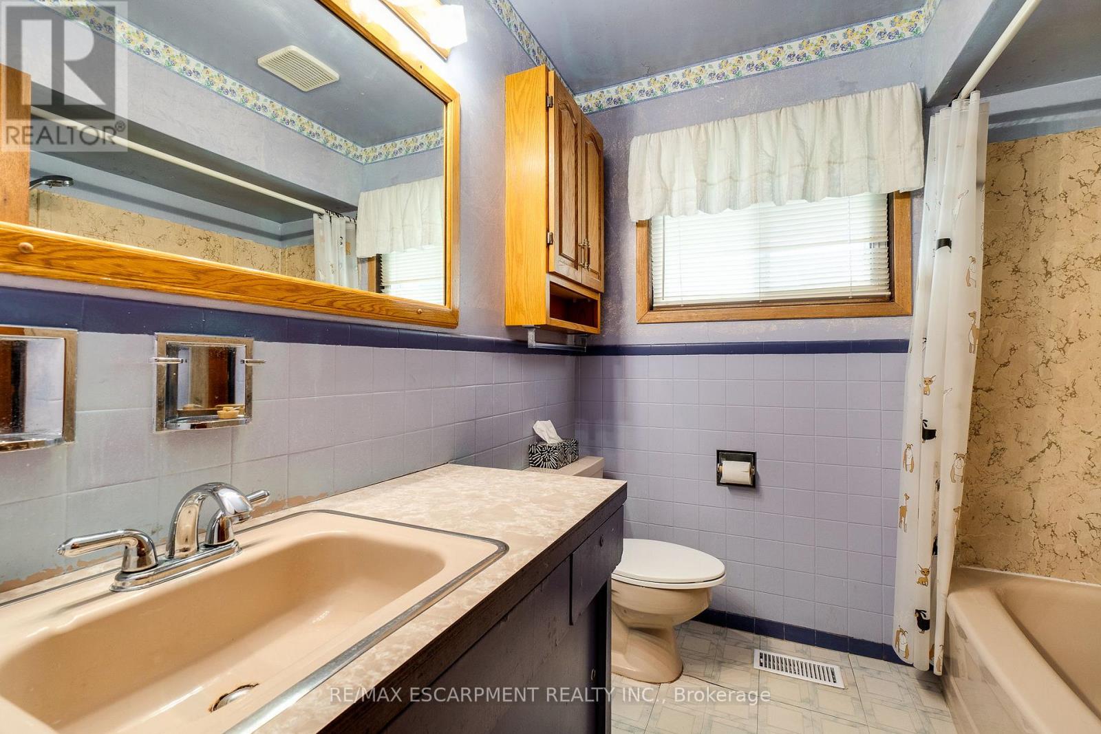 5349 Spruce Avenue, Burlington, Ontario  L7L 1N4 - Photo 23 - W12210556
