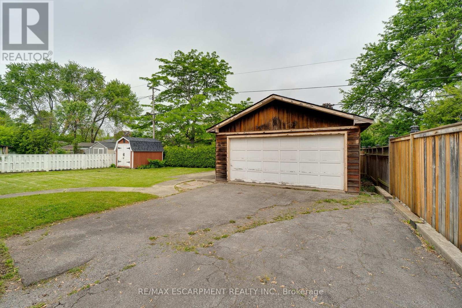 5349 Spruce Avenue, Burlington, Ontario  L7L 1N4 - Photo 31 - W12210556