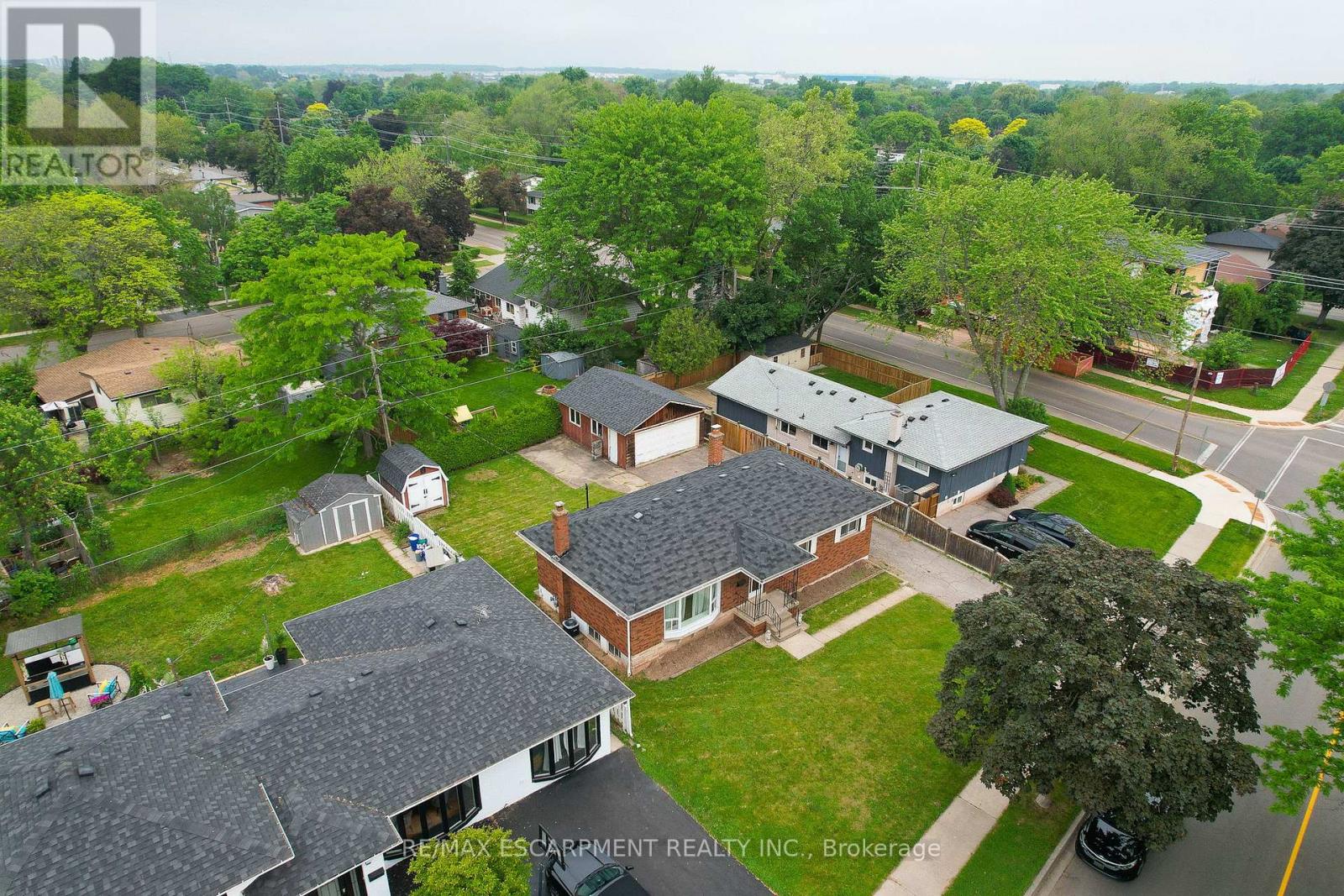 5349 Spruce Avenue, Burlington, Ontario  L7L 1N4 - Photo 6 - W12210556