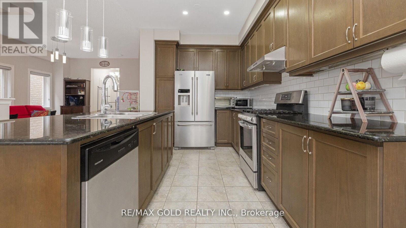 5 Lola Crescent, Brampton, Ontario  L7A 4J7 - Photo 10 - W12210571