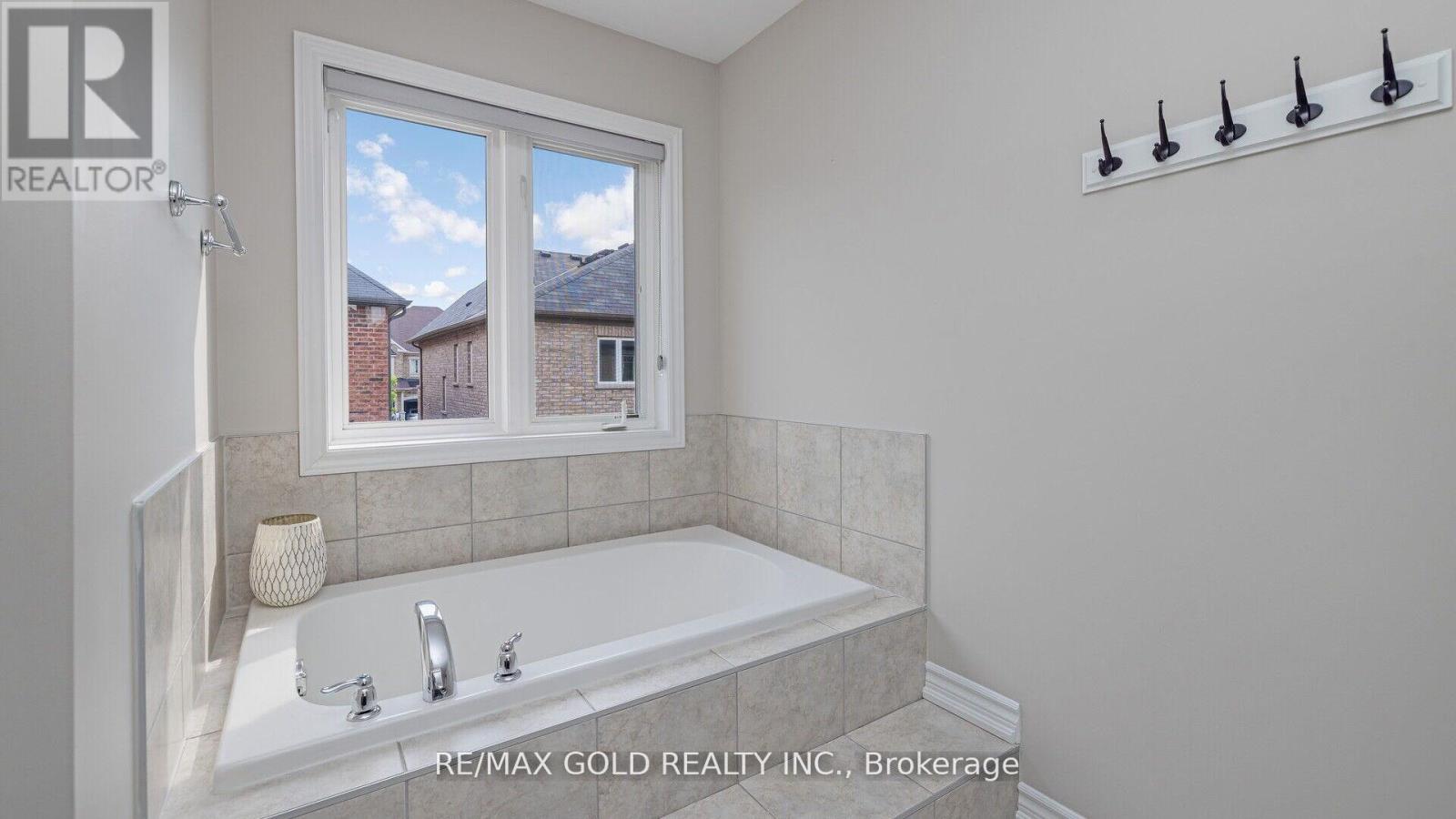 5 Lola Crescent, Brampton, Ontario  L7A 4J7 - Photo 21 - W12210571