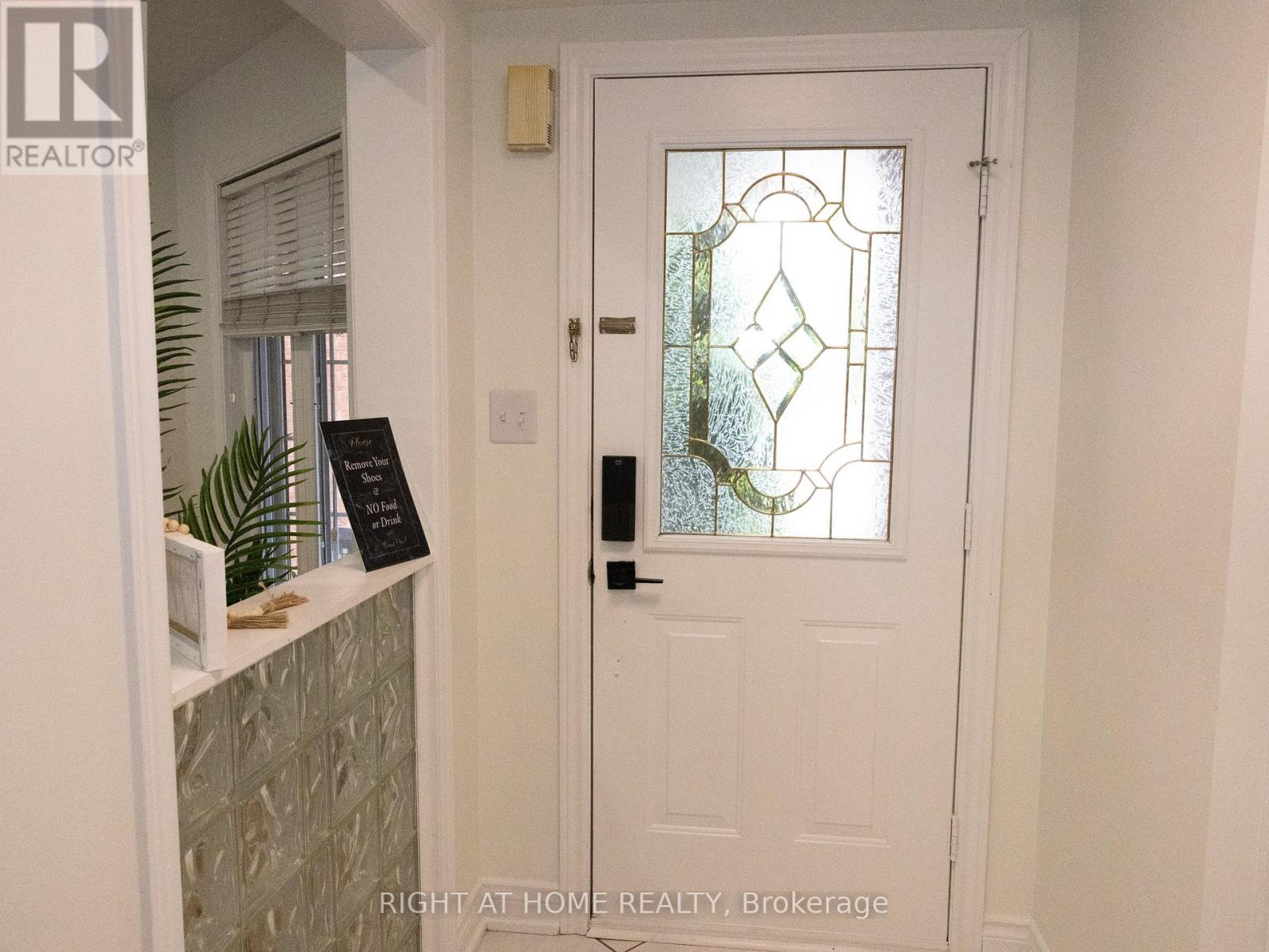 7031 Graydon Court, Mississauga, Ontario  L5N 7H4 - Photo 12 - W12210596