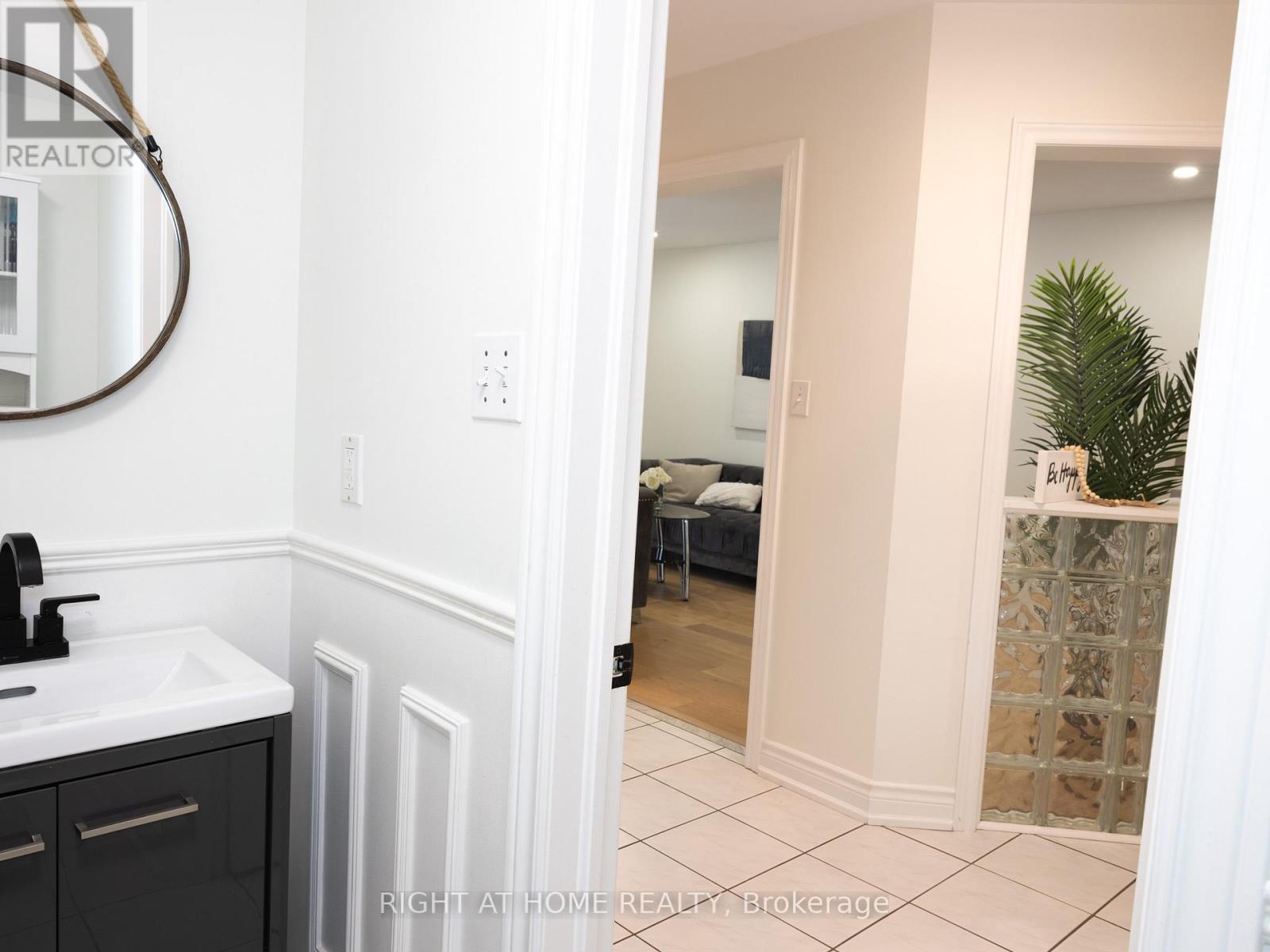 7031 Graydon Court, Mississauga, Ontario  L5N 7H4 - Photo 13 - W12210596